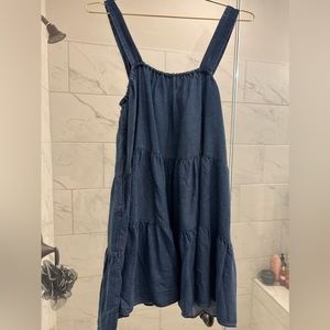 Petal & pup- Farrah Chambray dress in size 4(brand new). Bump friendly.